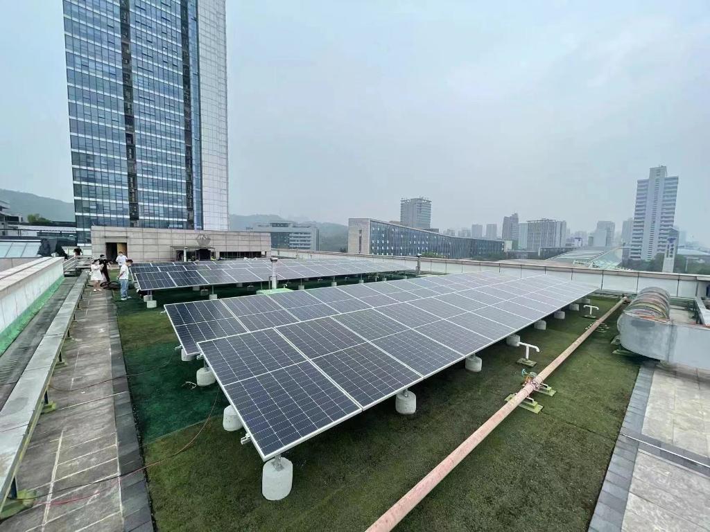 重庆渝富大厦屋顶分布式光伏项目。企业供图