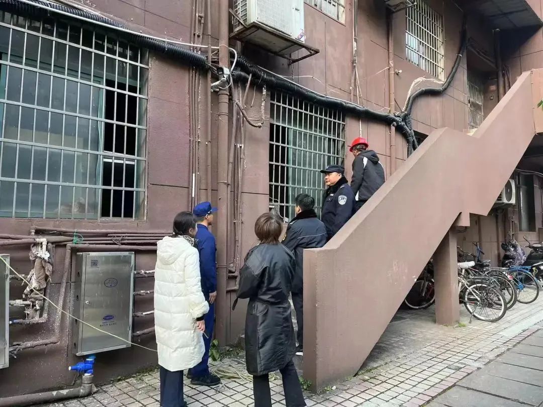 江西多地开拆经营场所影响逃生的防盗窗，部分地区已清理上千个5
