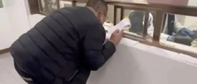 “不是撅着就是蹲着？”河北一医院回应“半蹲式窗口”：符合要求！2