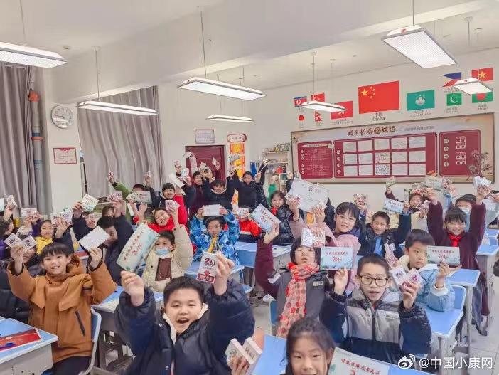 湖北一学校的寒假作业火了，要求学生“人人学会打掼蛋”3