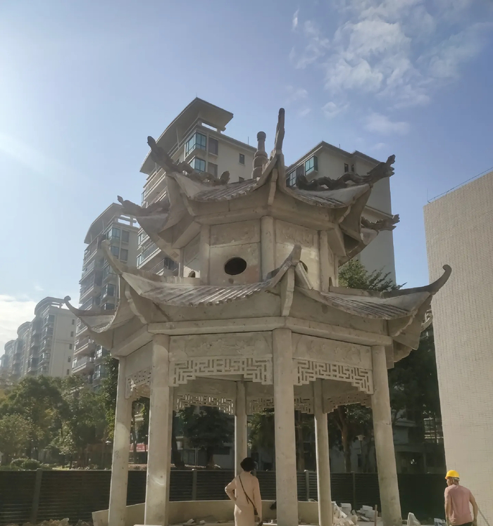 中山一小区内建“祠堂”，业主纷纷要“卖房”？社区回应：正在拆除2