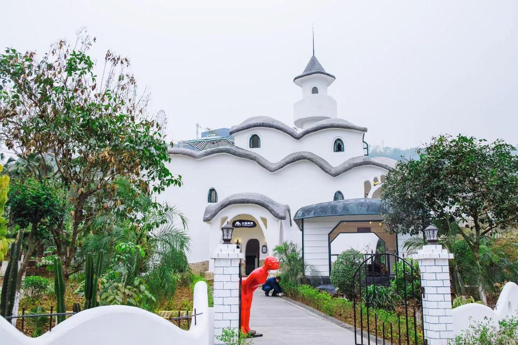 重庆涪陵蔺市的美心红酒小镇景区。受访者供图