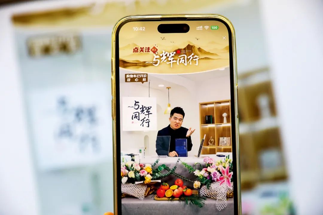 刘德华和董宇辉，谁才是“流量之王”1
