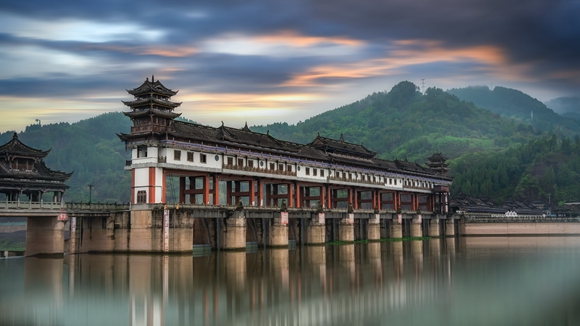 汉丰湖风雨廊桥