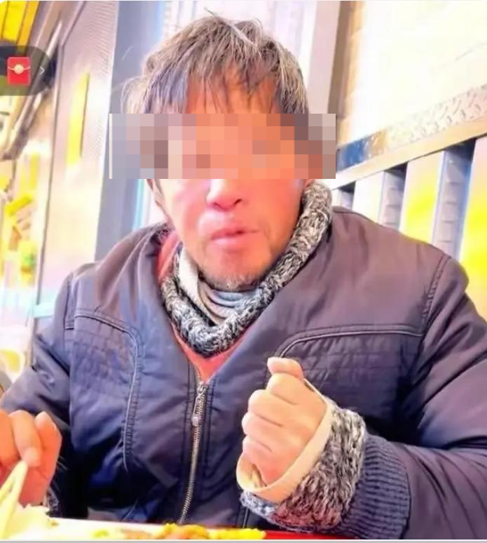 复旦大学美国校友会（纽约）：确认纽约街头流浪男子是复旦校友，尚未与本人取得直接联系