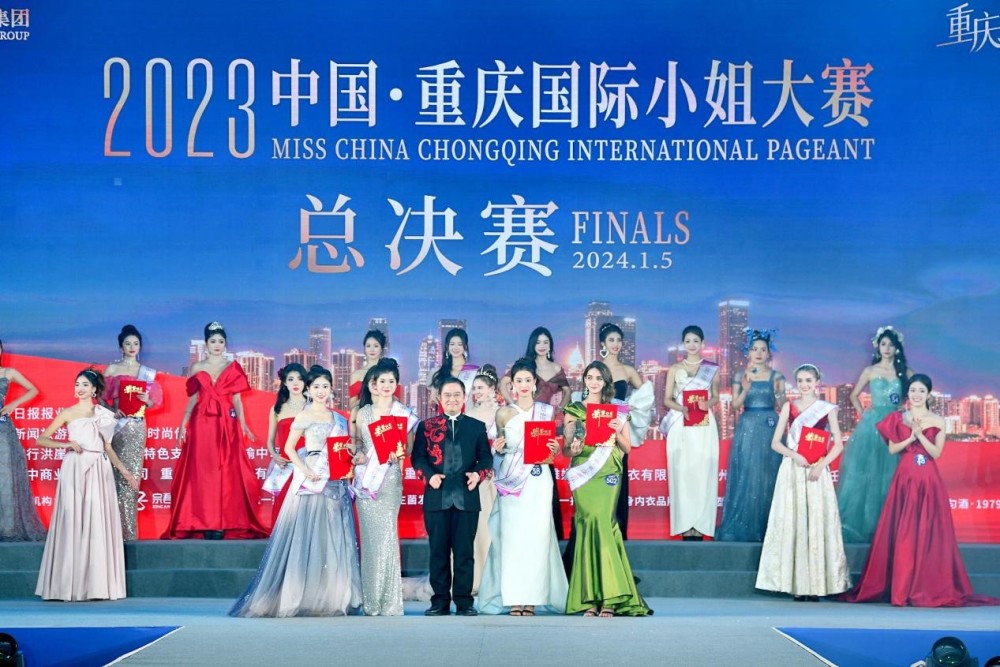 单项奖获得者与颁奖嘉宾刘光宇合影。