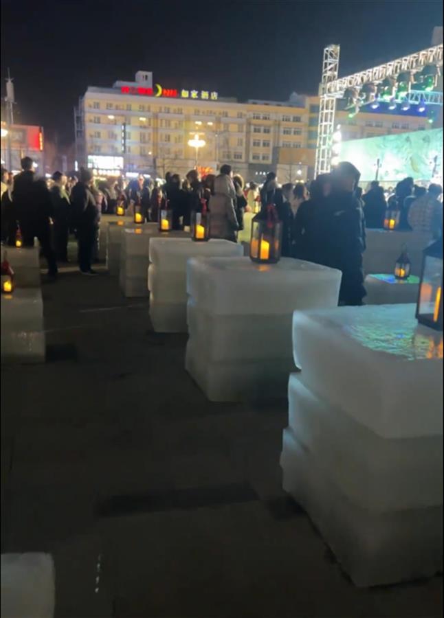网友吐槽辽宁一冰雪活动冰上放灯成“冰灯”，承办方回应1