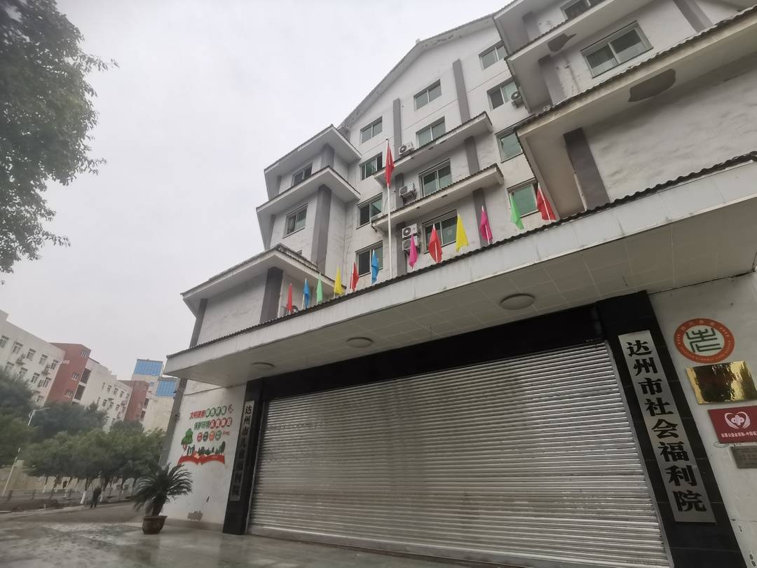 四川宣汉被遗弃女婴明日将进行全面体检 警方正全力查找其亲生父母3