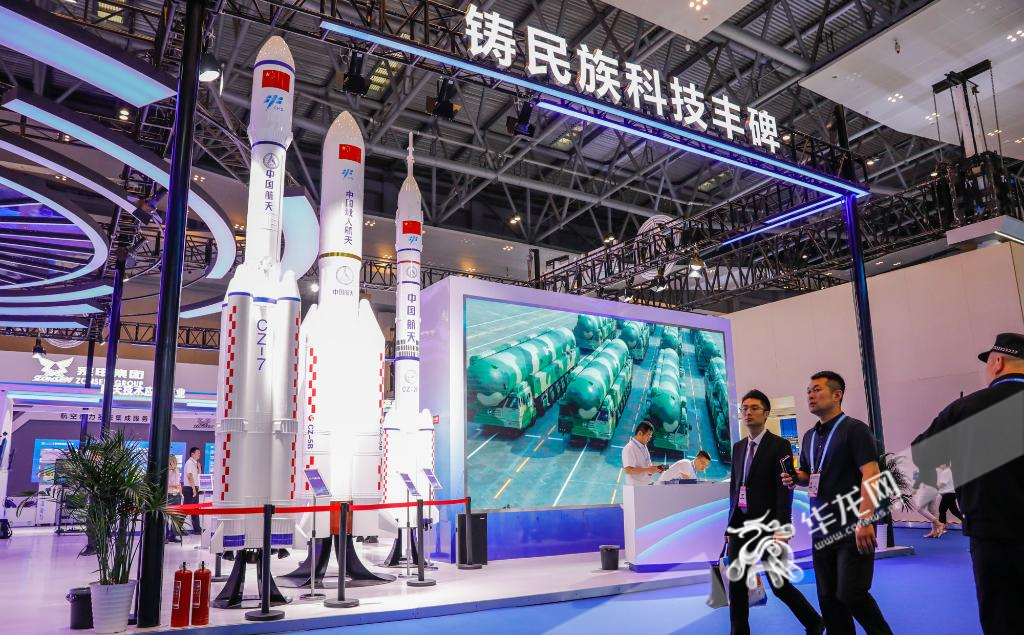 2023年5月，第五届中国西部国际投资贸易洽谈会，中国航天科技集团展馆展出了长征系列运载火箭模型。华龙网记者 石涛 摄