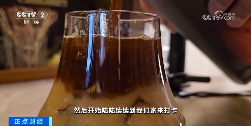 尔滨“冻梨咖啡”火出圈！游客排队两三个小时，只为吃一顿“它”4