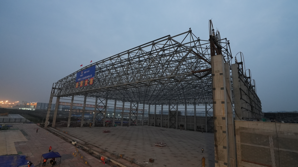 The overall steel space frame was lifted. (Photo provided by the interviewee)