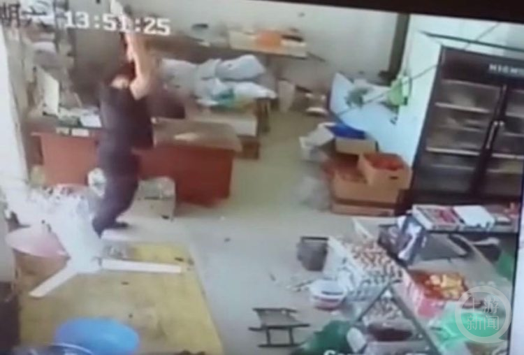 男子为保护妻儿持刀伤人 改判无罪后获国家赔偿2万多元1