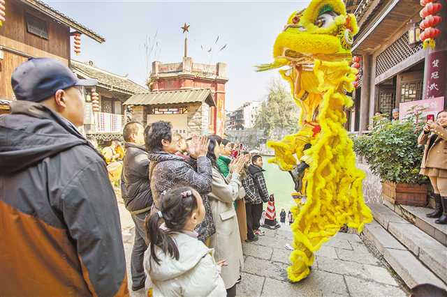 火热 春节假期重庆文旅表现抢眼</p><p>旅游订单同比增长91% 门票订单同比增长306%