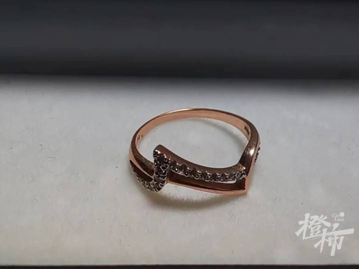三年级小学生攒下70万元压岁钱！你家孩子的压岁钱是怎么花的？5