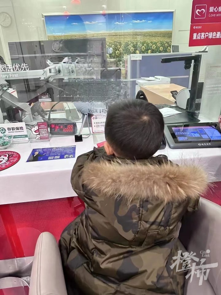 三年级小学生攒下70万元压岁钱！你家孩子的压岁钱是怎么花的？4