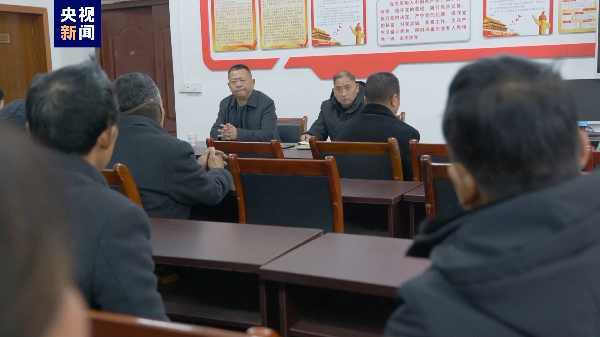 新春走基层丨团年饭现场分红！“山羊小镇”村支书如何让村民日子越过越红火？7