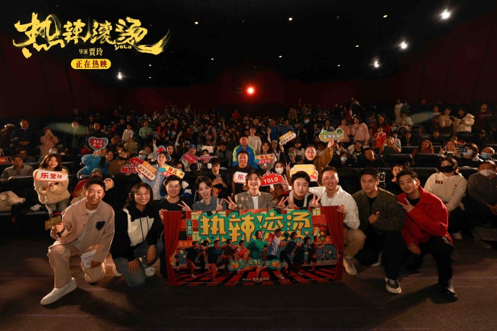 春节档票房破40亿，《热辣滚烫》13.5亿领跑，贾玲终露脸与观众见面5