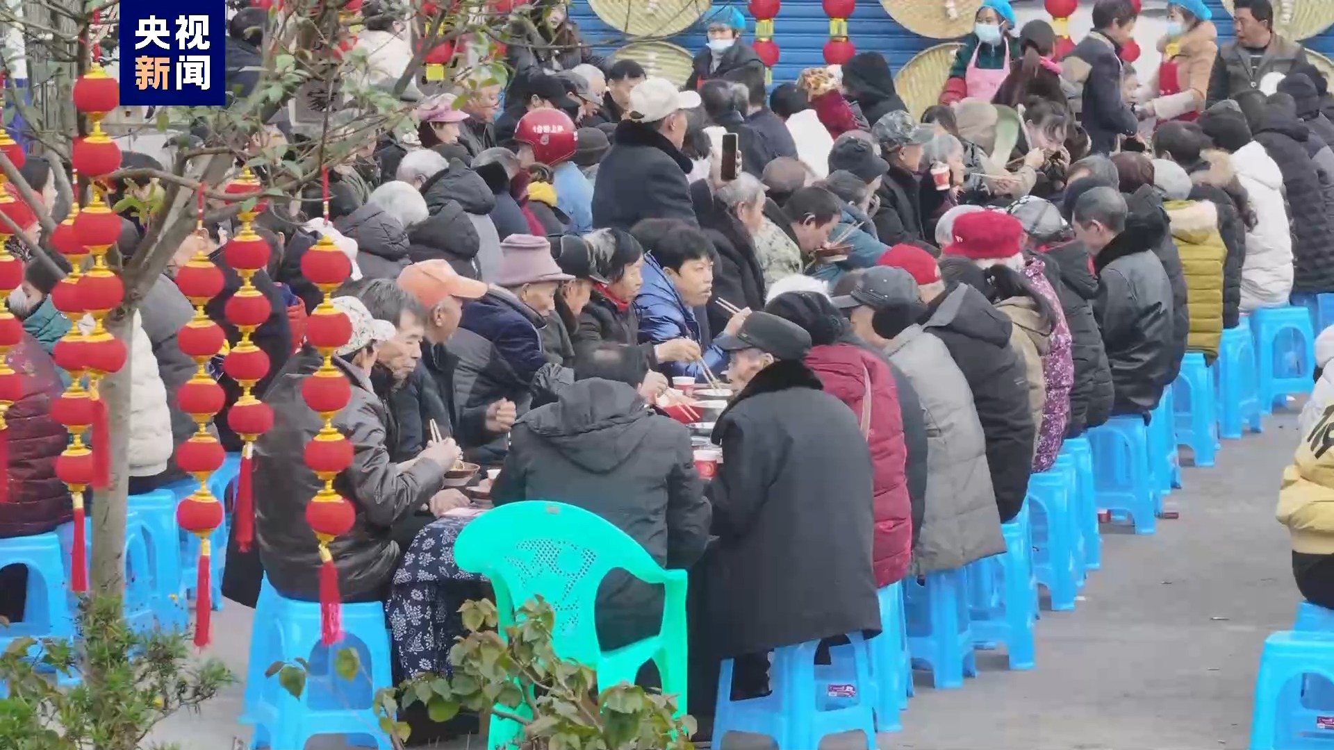 新春走基层丨团年饭现场分红！“山羊小镇”村支书如何让村民日子越过越红火？14