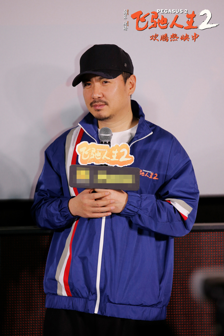 春节档票房破40亿，《热辣滚烫》13.5亿领跑，贾玲终露脸与观众见面7