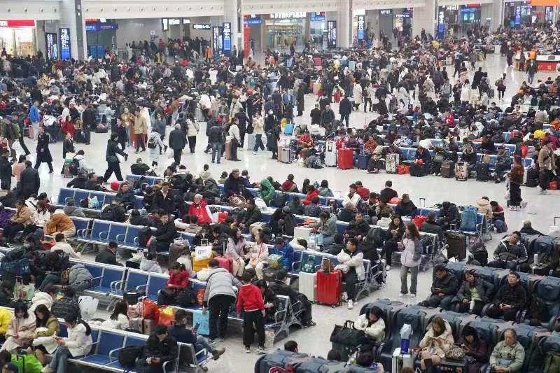 重庆火车站已累计发送旅客408.3万人次，同比2023年春运增加96.6万人次。通讯员 汪亮 摄