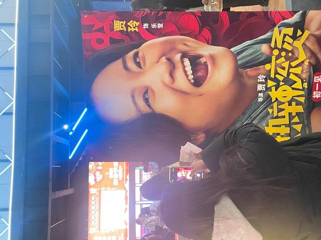 实探《热辣滚烫》襄阳路演现场，贾玲：减肥后暂时不敢吃襄阳牛肉面2