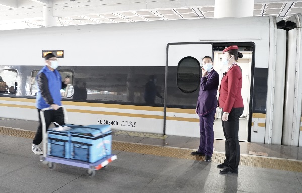 从2300万到90亿人次!春运70年,“流动中国”背后如何巨变?3