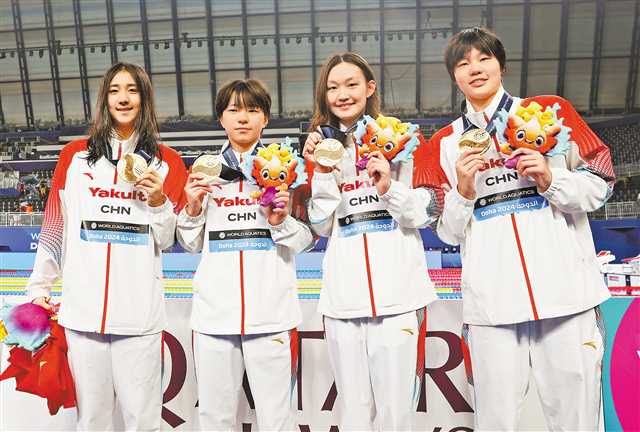 游泳世锦赛：中国队夺得女子4x200自由泳接力冠军