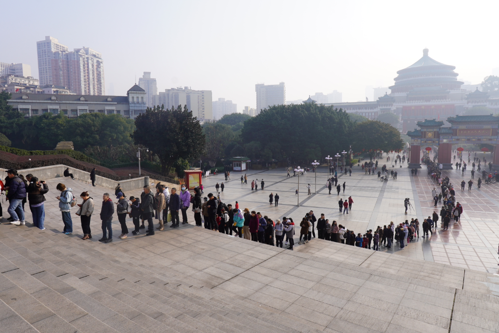 博物馆观众排队进场。重庆中国三峡博物馆供图
