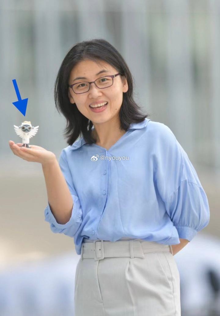 中国科学院院士颜宁谈贾玲大波浪晚礼服：又陷入了刻板的审美，之前的贾玲就很美9