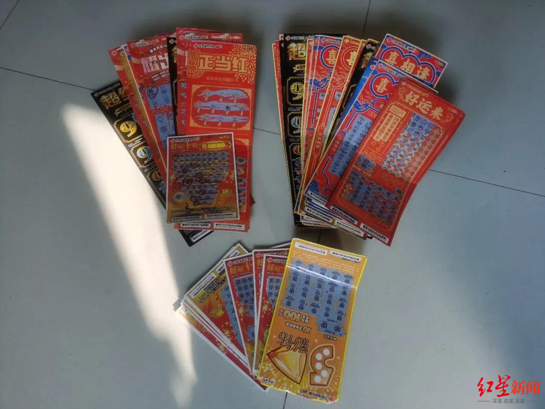 杭州一男子连续11天刮刮乐兑奖6000余元 老板娘报警2