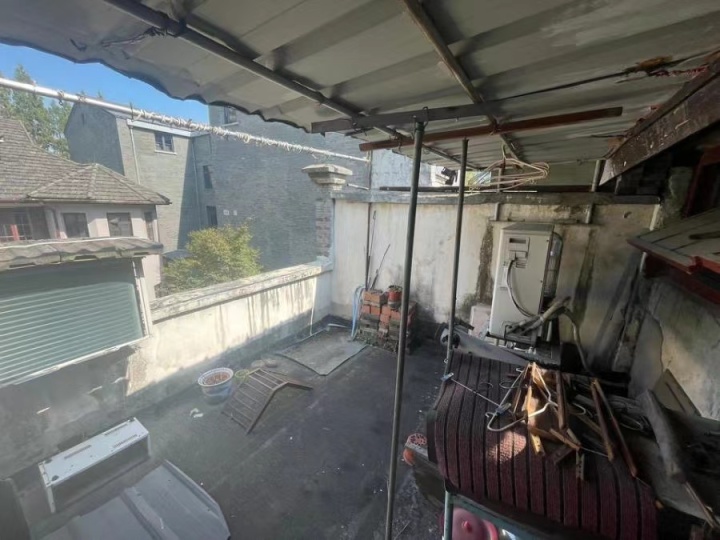 西湖边一套百年历史建筑法拍房8.94万元/㎡成交3