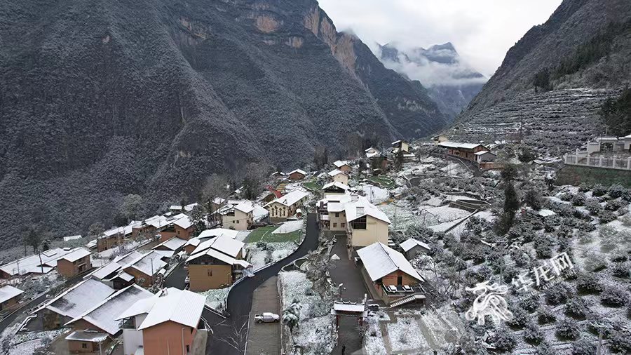 2月22日，巫山县下庄村，白雪皑皑。2