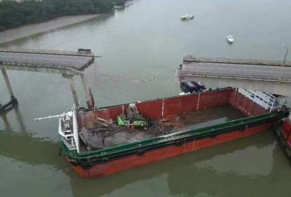 广州沥心沙大桥被撞断：3人仍然失联，小岛供水受影响2
