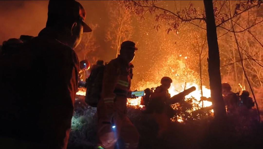 贵阳多地发布山火警情通报 多人被警方控制 起火原因多为祭祀和乱扔烟头2