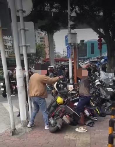 广州警方辟谣“西村地铁口砍人”：两人因争车位用脚踏板互殴1