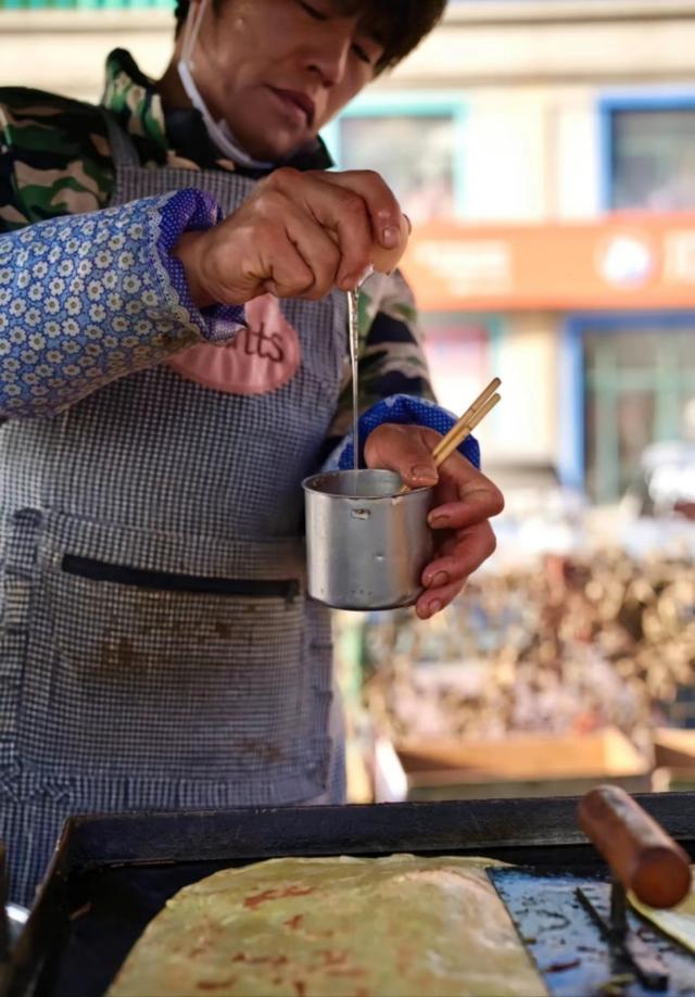 “粥饼伦”走红后仍坚持出摊：人火不了一辈子