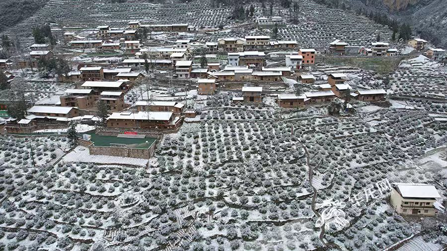 Xiazhuang Village, Wushan County covered with white snow on February 22