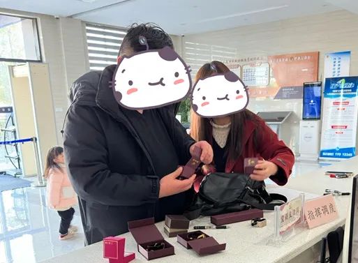 “我丢了个包，里面都是黄金！”3