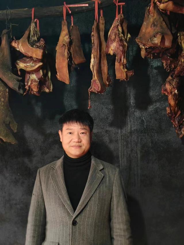 反诈老陈回应直播流泪是积攒两年的压力爆发，将起诉百万粉丝评论员2