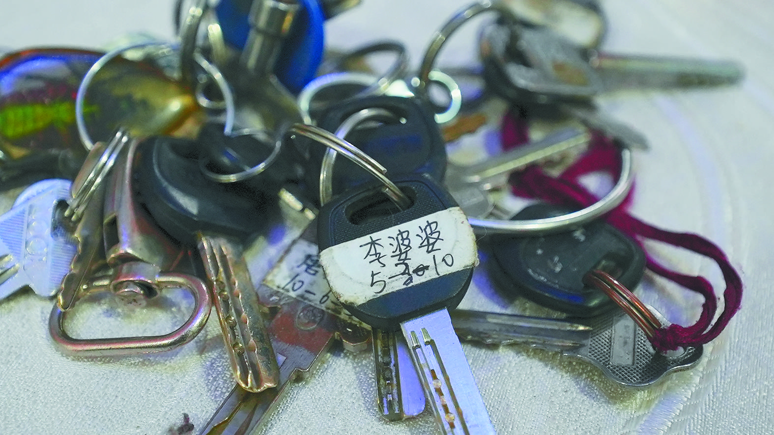 钥匙孃孃兜里有12把钥匙 打得开邻居的家门 也打开了邻居的“心门”2