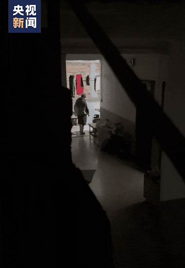 “2024年第一件很酷的事：接妈妈回家过年！”3