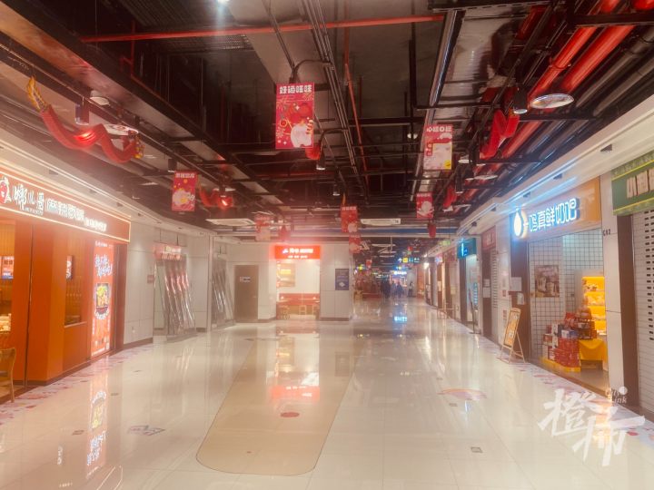 老板和老板娘回老家结婚去了，杭州一家小店门口的结婚假条写满了路人祝福9
