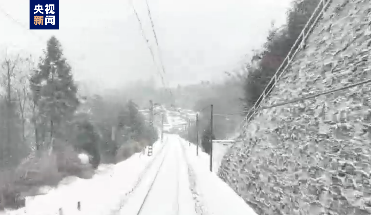 非必要不驾车前往湘西湘北地区！湖南低温雨雪冰冻灾害应急响应升至Ⅲ级1