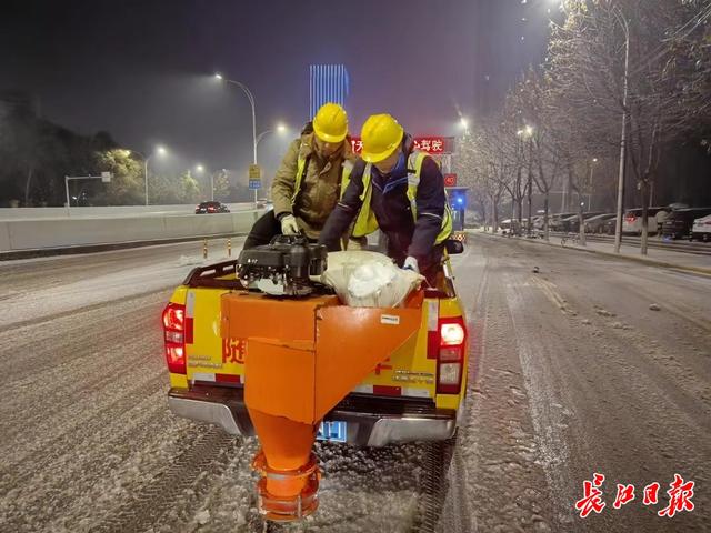 数据监控夜间通行，长江隧道首次因极端天气取消封道2