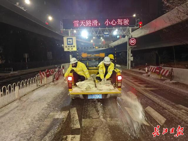 数据监控夜间通行，长江隧道首次因极端天气取消封道1