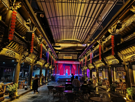 张家界“七十二奇楼”一顶棚部分倒塌 官方回应：正在调查，会出通告2