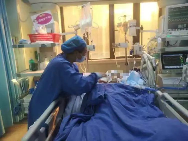 工人清洗外墙掉下8楼，家属：“脑死亡”后企业仍坚持治疗2
