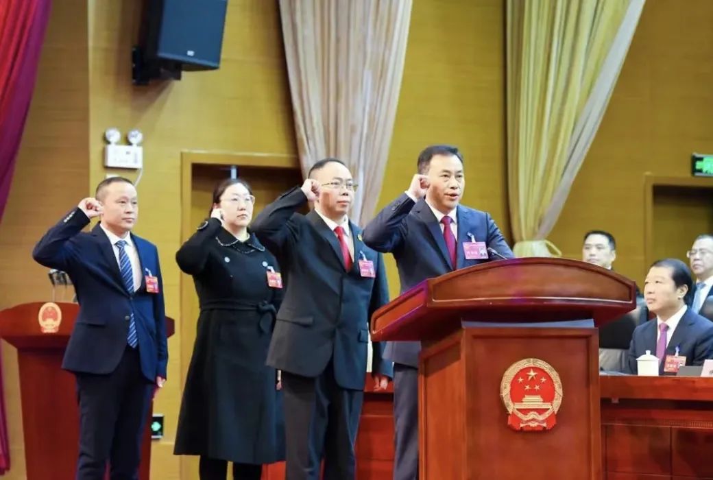 秦启光当选重庆市潼南区政府区长