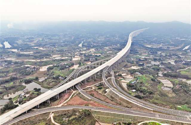 The photo taken on February 4 shows that the Xiao'anxi Great Bridge, the main project of the second Chongqing-Suining highway, has been connected to the Tongliang-Anyue highway. (Photographed by Luo Bin / Visual Chongqing)