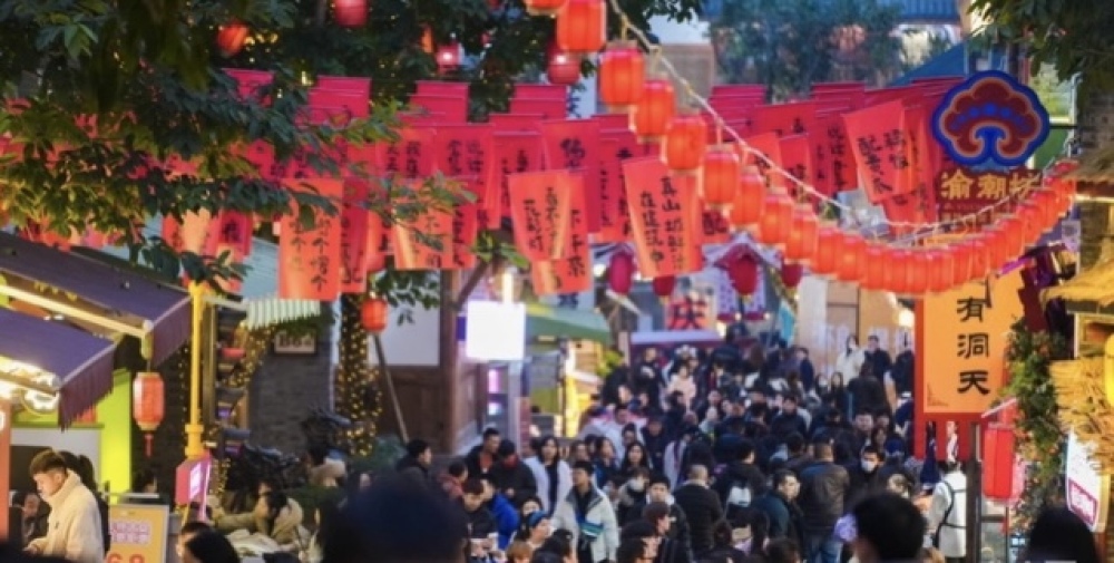 舞龙、投壶、巡游、套圈……重庆古镇春节年味浓2